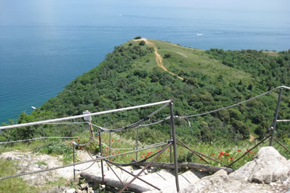 Manerba archologischen Naturparks am Rocca Fels